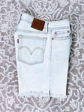 Levi’s Wedgie Fit Custom Cut-Off Shorts
